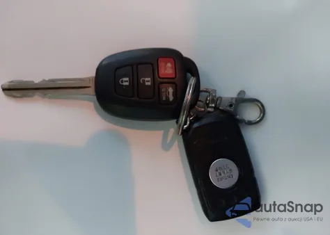 2017 Toyota Corolla Le из США, поврежденный, VIN 2T1BURHE2HC880590